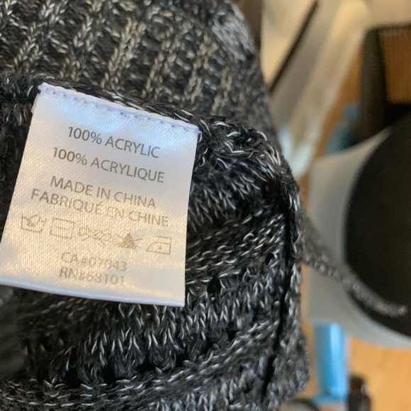 Size small Black and grey duster. - Picture 4 of 4